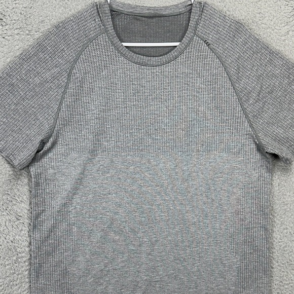 Lululemon Metal Vent Tech Mens T-Shirt XL Gray Crewneck Short Sleeve Workout Tee